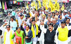 Activists of Haryana Janhit Congress shout slogans against the Chief Minister in Karnal on Wednesday. Tribune photo: Ravi Kumar