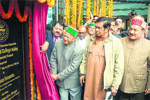 Union Labour Minister Oscar Fernandes, along with CM Virbhadra Singh and Health Minister Kaul Singh Thakur, inaugurates the ESIC Medical College building in Mandi on Wednesday