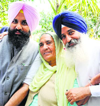 Simarjit Singh Bains (left) and Balwinder Singh Bains (right) with their mother. 