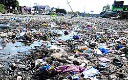 Garbage scatter all over in Rispina river in Dehradun