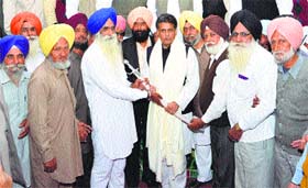 Member of Parliament Manish Tewari at a public meeting in Dakha