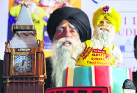 Marathon runner Fauja Singh with the special cake dedicated to him by Hot Breads in Ludhiana