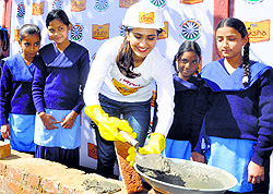 Vaani Kapoor (Centre) with students of Government Primary School, Kharar