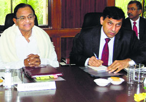 FM P Chidambaram (L) and RBI Governor Raghuram Rajan at the RBI Central Board Meeting in New Delhi on Friday.