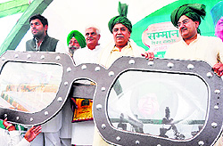 With the first-rung leadership behind bars, Abhay (R) has tried to turn around the indictment to partys advantage