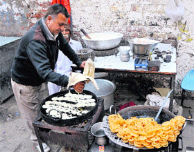 Ramesh Kumar prepares jalebis at his vend in Bathinda.
