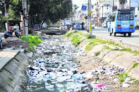 Garbage and silt need to be removed from the Ranbir canal in Jammu