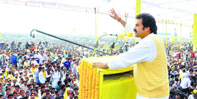 Haryana Janhit Congress chief Kuldeep Bishnoi addresses Vijay Rally in Hisar. 