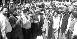 Chairman of the Mohali District Planning Committee Amanjot Kaur Ramoowalia with members of the Beopar Mandal at Phase X, Mohali, on Wednesday. 