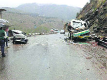 The Chenab region remained disconnected from the rest of the state due to heavy snow and rain.