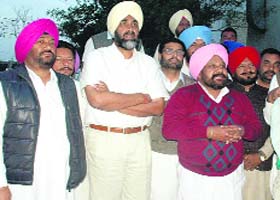 PPP-Congress candidate Manpreet Badal with Congress leaders at an election meeting at Ajit Singh Bhattis residence in Bathinda on Wednesday