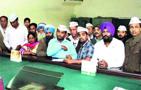 AAP members submit a complaint to the Deputy Commisioner against SAD leader in Jalandhar on Thursday