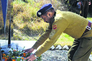 Poonch SP Shamsheer Hussain lays a wreath at Manjeet Memorial.