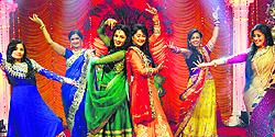 A still from Aur Pyaar Ho Gaya
