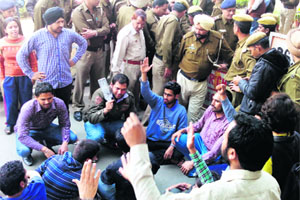Police personnel block SFS representatives from entering the Administrative Block at Panjab University in Chandigarh on Saturday.