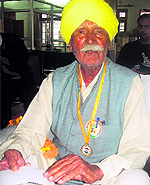 Freedom fighter Jagat Dhaliwal talks to media persons in Bathinda on Sunday