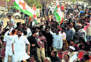 Liquor, cash and other allurements are distributed by politicians to garner votes during elections. 