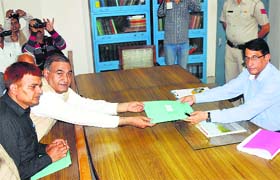 Maratha Virender Verma, BSP candidate from Karnal parliamentary seat, files his papers on Tuesday