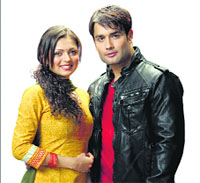 Drashti Dhami and (R) Vivian Dsena