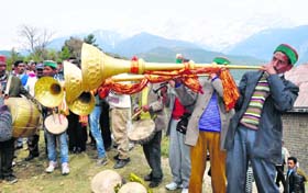 People from upper Himachal welcome AICC vice-president Rahul Gandhi at a public rally in Dharamsala on Thursday