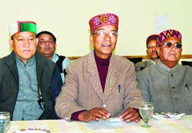 Members of the Zila Sadak Parivahan Janhit Vikas Samiti at a press conference in Kullu on Wednesday
