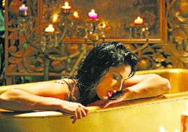 A still from Ragini MMS 2
