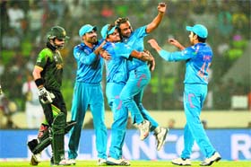 Man of the Match Amit Mishra and teammates celebrate the dismissal of Ahmed Shehzad on Friday