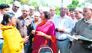 Aam Aadmi Party candidate Kanchan Roy Bhattacharya along with party workers campaigns at Kankhal in Haridwar on Friday.
