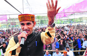 Garhwali folk singer Manglesh Dangwal sings at the annual fest at DBS PG College in Dehradun on Saturday.