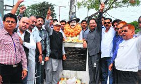 People pay tributes to Bhagat Singh on his 85th death anniversary at Bhagat Singh Chowk in Haridwar on Sunday.