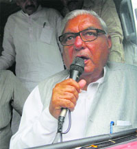 Chief Minister Bhupinder Singh Hooda with MLA Rajpal Bhukri at a roadshow in Yamunanagar on Sunday.