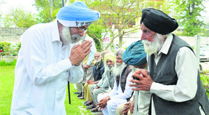 Aam Aadmi Party candidate HS Phoolka (left) interacts with people during a meeting organised by an NGO in Ludhiana on Sunday.