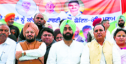 The Congress rally at Khatkar Kalan (Nawanshahr) was addressed by former minister Lal Singh (2nd from left). Sitting Anandpur Sahib MP Ravneet Singh Bittu failed to turn up as the party has withdrawn his candidature