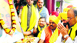 BJP leader Arun Jaitley pays tribute in Amritsar