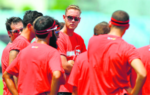 Skipper Stuart Broad and New Zealand counterpart Brendon McCullum considered taking their players off the field due to fears they could be struck by lightning on Saturday. 