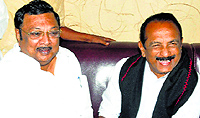 MDMK chief Vaiko (right) meets suspended DMK leader MK Alagiri in Madurai on Sunday