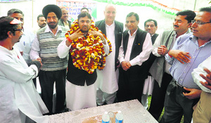 NC-Congress candidate for Jammu-Poonch parliamentary seat Madan Lal Sharma being welcomed by party workers in Jammu on Sunday.