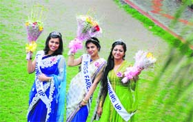Beautiful moment: Winner of the Ms Farewell contest Jaspreet Kaur (centre) along with runners-up Eshna Verma (right) and Gagandeep Kaur at Ramgarhia Girls College in Ludhiana