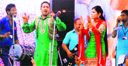 Punjabi singers Veer Davinder and Gaganpreet perform during the farewell party of Hi-Tech Polytechnic College at Jai Singh Wala in Bathinda on Wednesday. A Tribune photograph