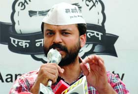 The AAP candidate from New Delhi constituency, Ashish Khetan, addressing a press conference at the party office in New Delhi on Wednesday