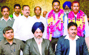 BSP state in charge Avtar Singh Karimpuri and state president Vijay Nayar, along with Hamirpur and Kangra candidates in Una on Wednesday.