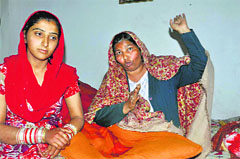 Victim Jagjeet Singhs wife Manpreet and mother Sukhwinder Kaur in Hoshiarpur. A Tribune photograph