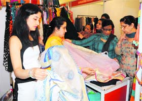 The India-Pakistan fashion street opened to a packed house with shoppers picking up the latest accessories and cloth in Amritsar on Friday