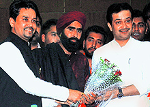 BJP leader Anurag Thakur (left) honours singer Kanwar Grewal (centre) at Panjab University on Friday