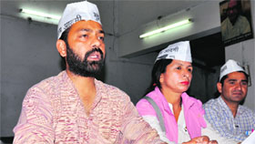 Aaam Admi Party workers addressing a press conference at Hindi Bhavan in Deharadun on Friday.