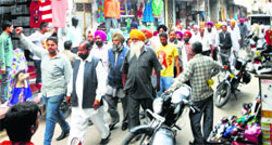 People protest against the registration of a criminal case against RTI activist Dinesh Chadha in Nurpur Bedi on Friday. Tribune photo