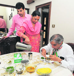 Congress candidate Pawan Bansal has breakfast before leaving for the campaign.