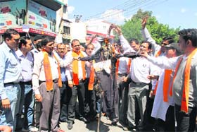 Members of the Narendra Modi Army Uttarakhand burn an effigy of Imran Masood at Clock Tower in Dehradun on Saturday