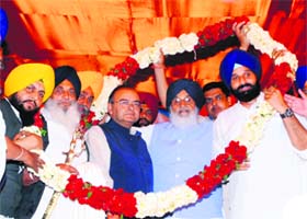In campaign mode: Chief Minister Parkash Singh Badal (centre) along with BJP candidate Arun Jaitley (fourth from left)