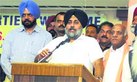 Deputy Chief Minister Sukhbir Singh Badal (centre) welcomes former district Congress president Jagmohan Sharma (extreme right) to the Akali Dal fold during a programme in Ludhiana on Sunday.